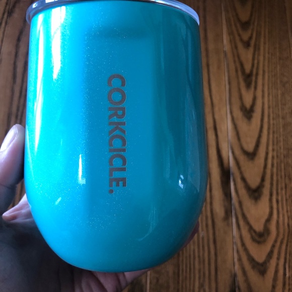 Turquoise 12oz stemless corkcicle cup.  Good for 9hrs cold or 3hr hot - Picture 7 of 8